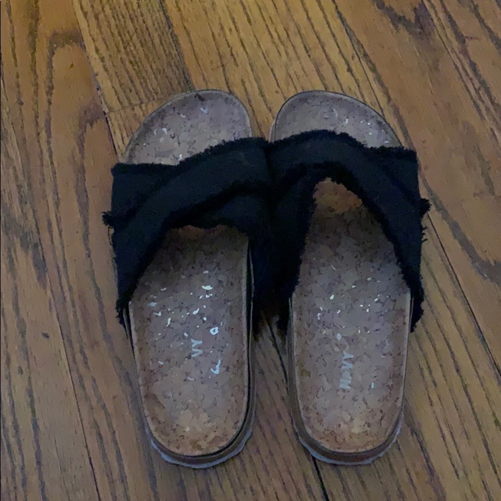 OLD NAVY GIRLS SANDALS (SIZE 4) BARELY WORN!!